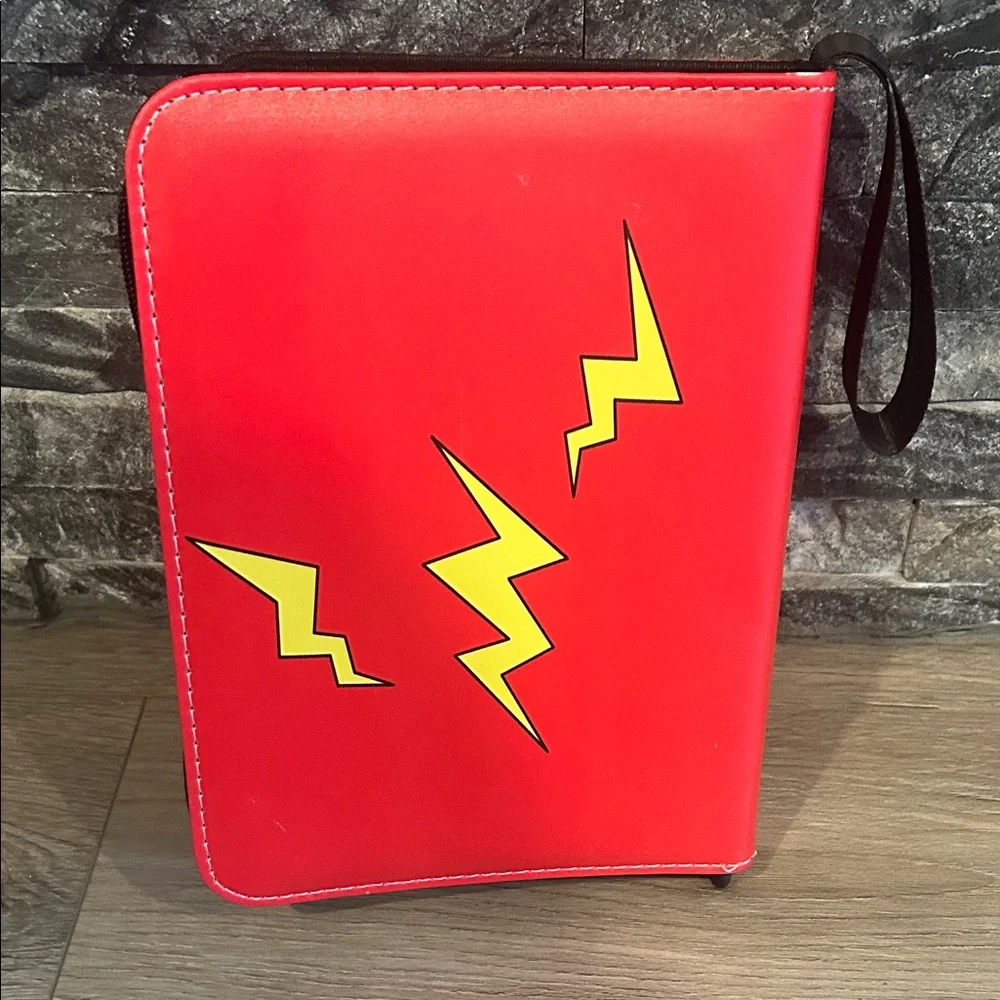 Red Wristlet‎ Trading Card Binder/Organizer 50 pages holds 400 cards